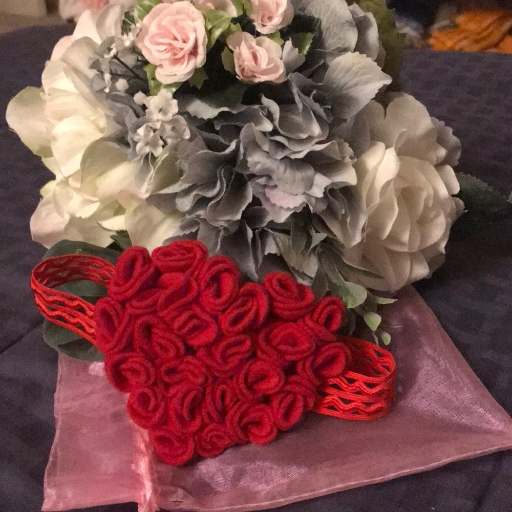 Baby girl hart shape headband.